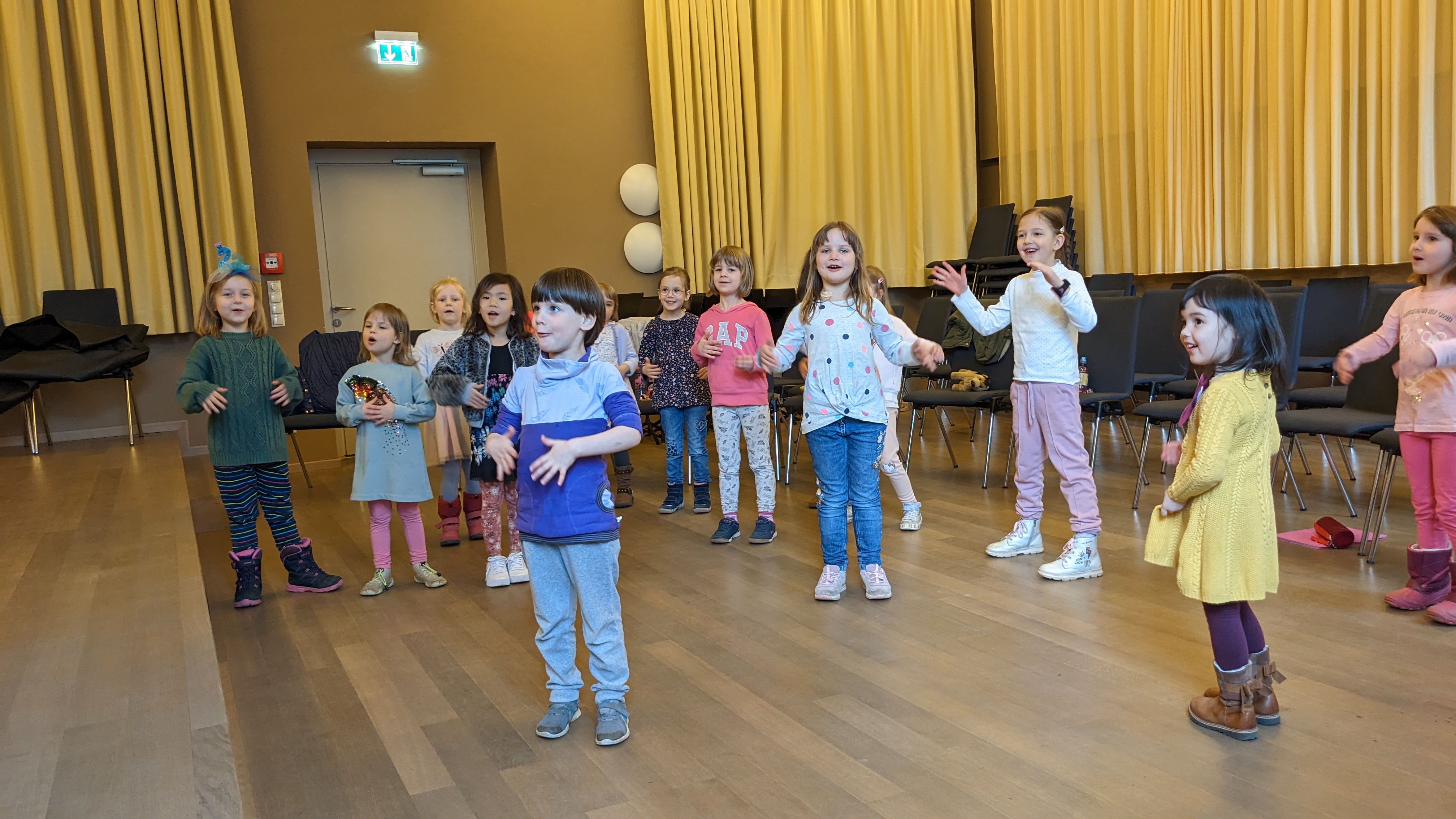 Kinder des Vorschulchors beim Singen